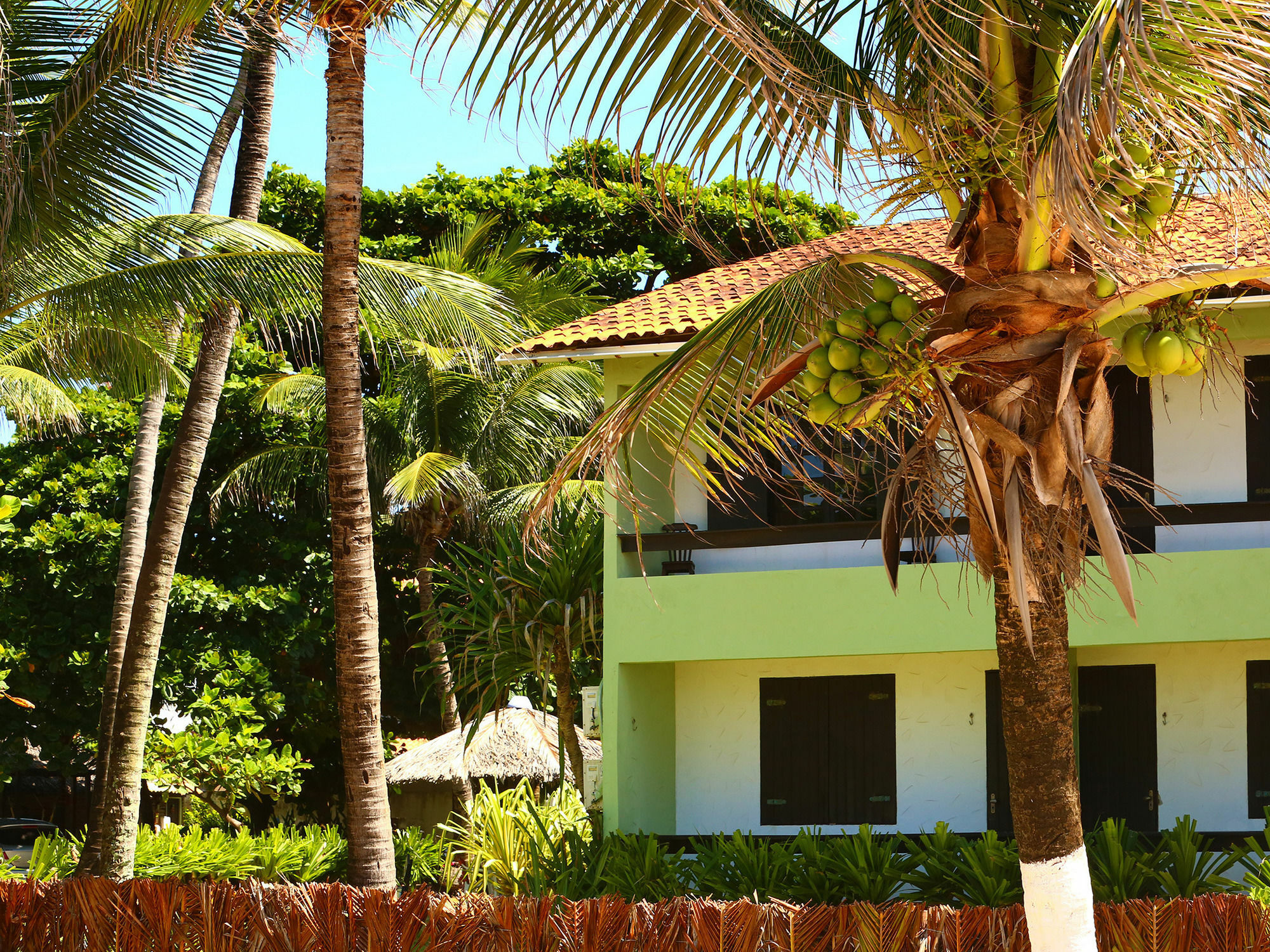 Dos Coqueiros Inn